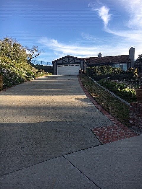 1st image of 656 Whispering Oaks Pl