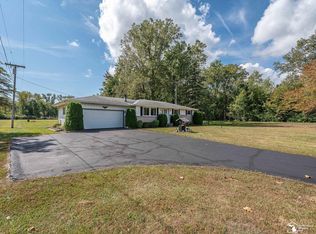 3563 Bluebush Rd, Monroe, MI 48162