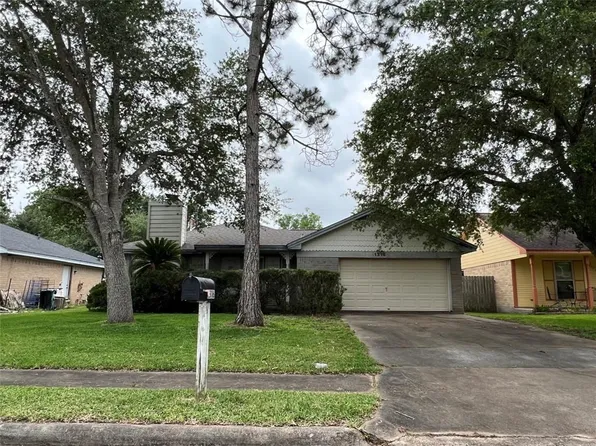 1316 Glenview Ln, Angleton, TX 77515
