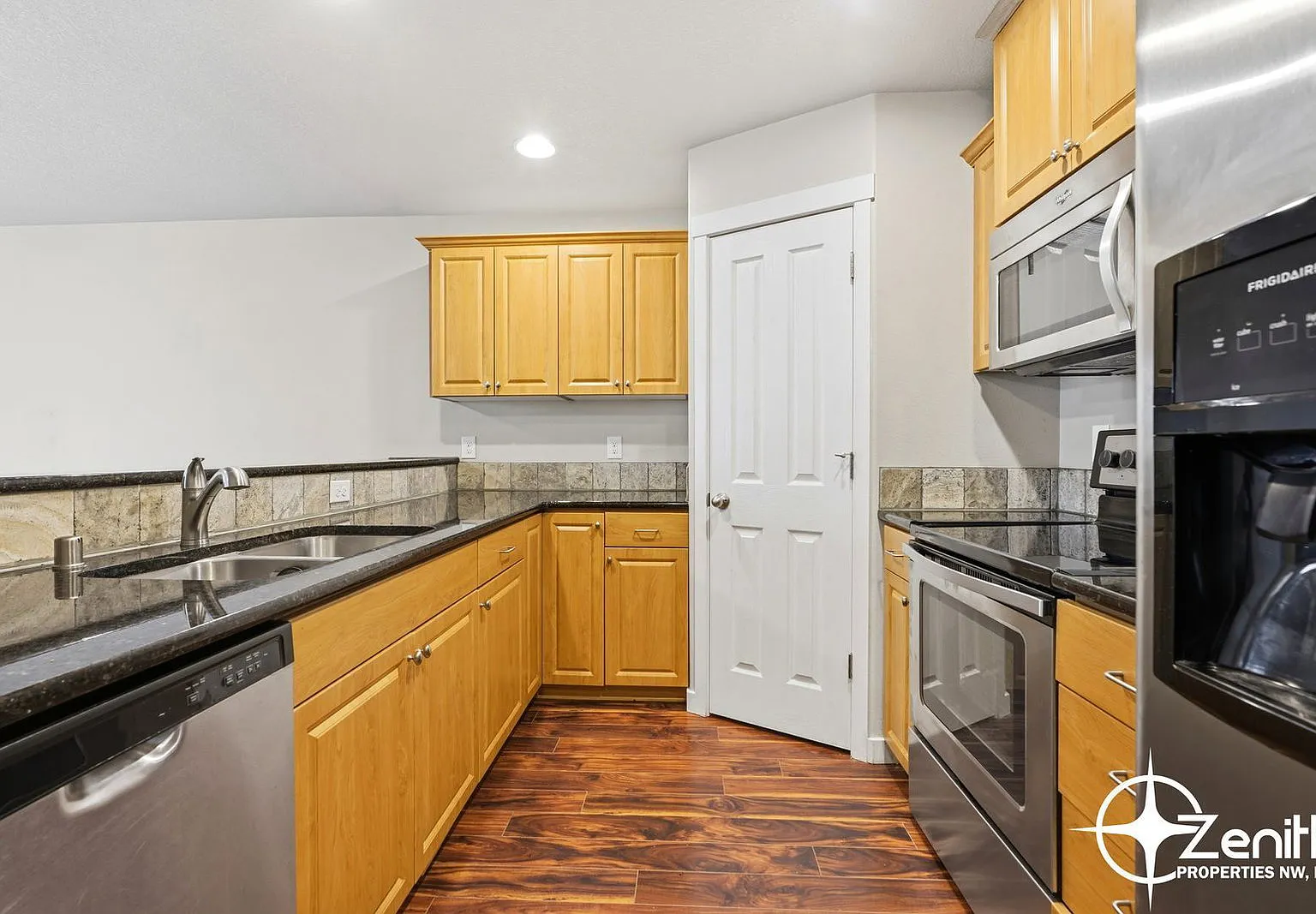 3 bed, 2.0 bath, 1549 sqft, $2,350 — Photo 4