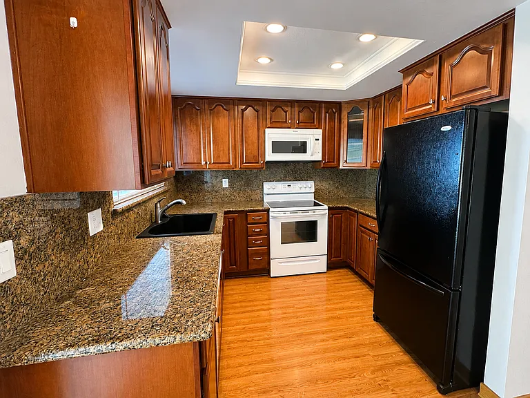 1972 Carnation Cir #A — Photo 2