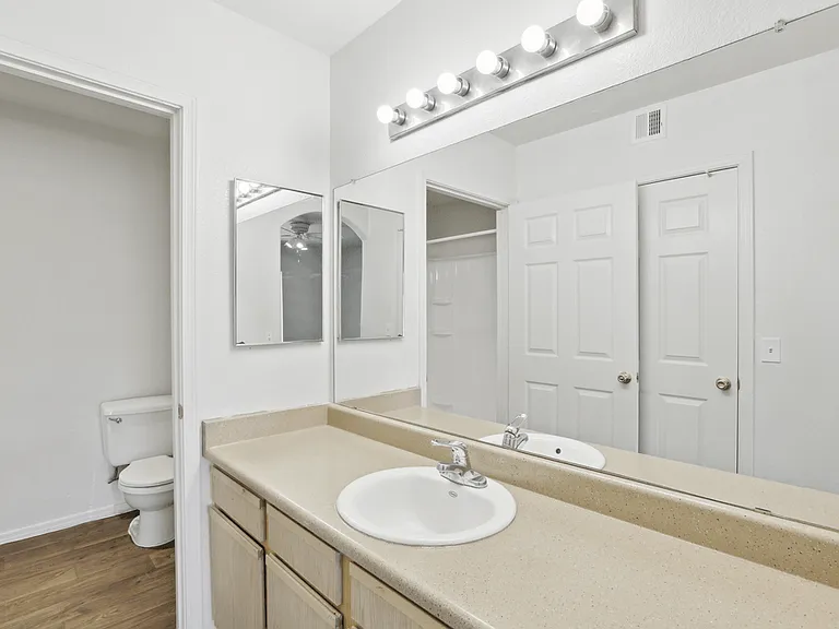 The Village at Sun Valley Apartments — Photo 40