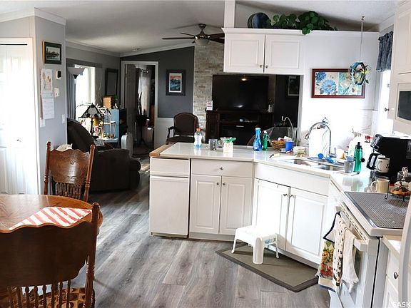 5th image of 401 Railway Ave E #12