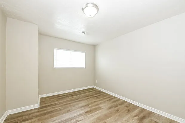 27 E Yale St — Photo 2