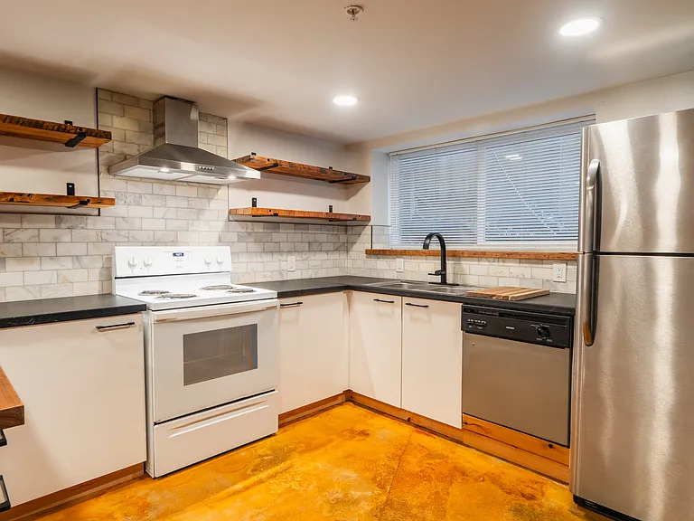 1815 NW Hoyt St #1 — Photo 9