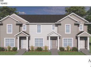 2906 Oakland Rd NE, Cedar Rapids, IA 52402