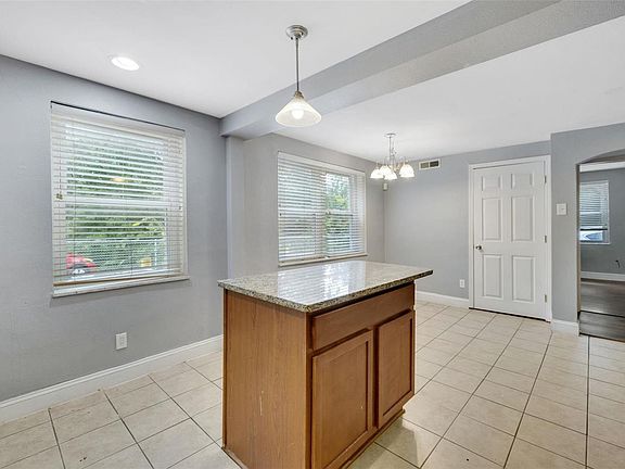 3rd image of 988 Warder Ave
