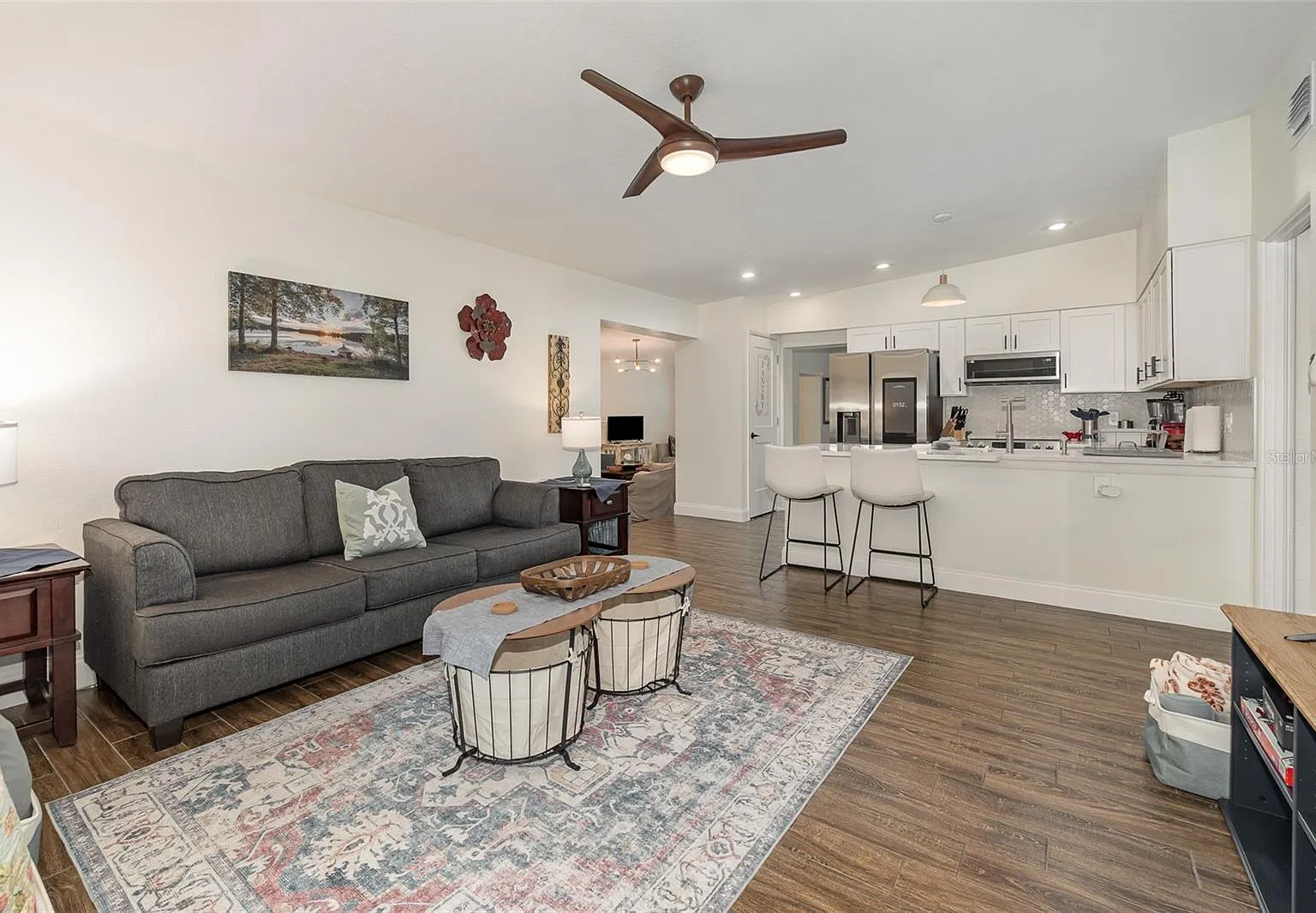 3 bed, 2.0 bath, 1569 sqft, $5,800 — Photo 3