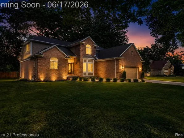 1655 Cardinal Rdg, West Bloomfield, MI 48324