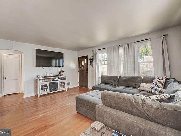3rd image of 4112 Woodland Ave