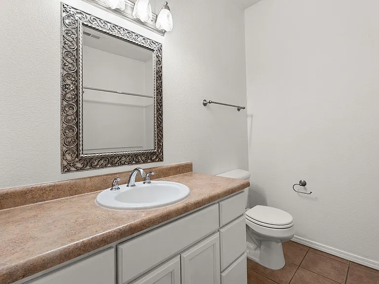 2406 Broadway Blvd NE — Photo 15