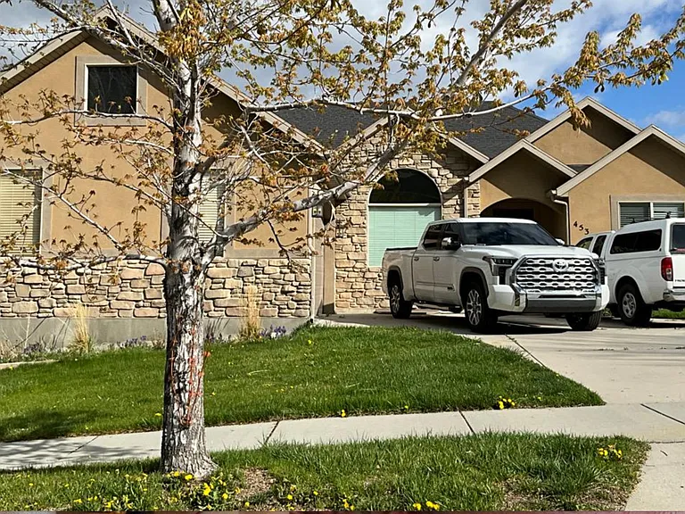 453 E Lana Ct — Photo 1