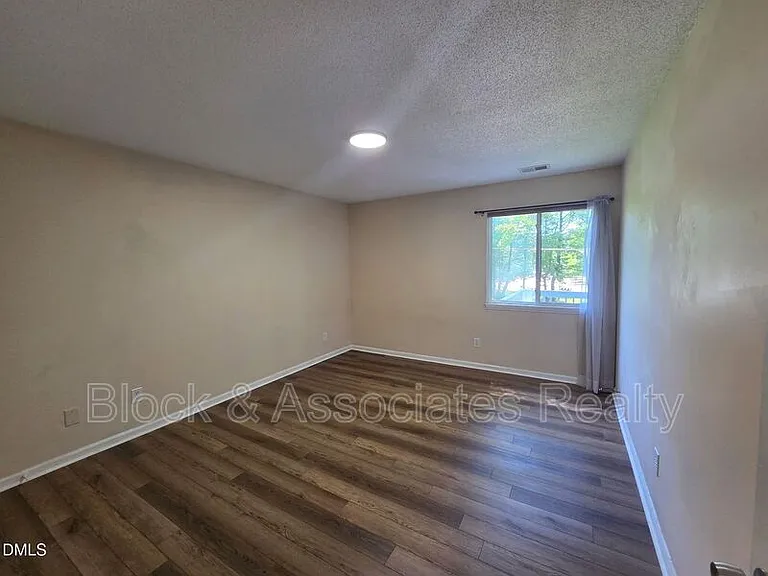 906 W Chatham St — Photo 5