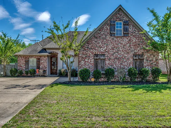 305 Amberwood Ct, Pearl, MS 39208
