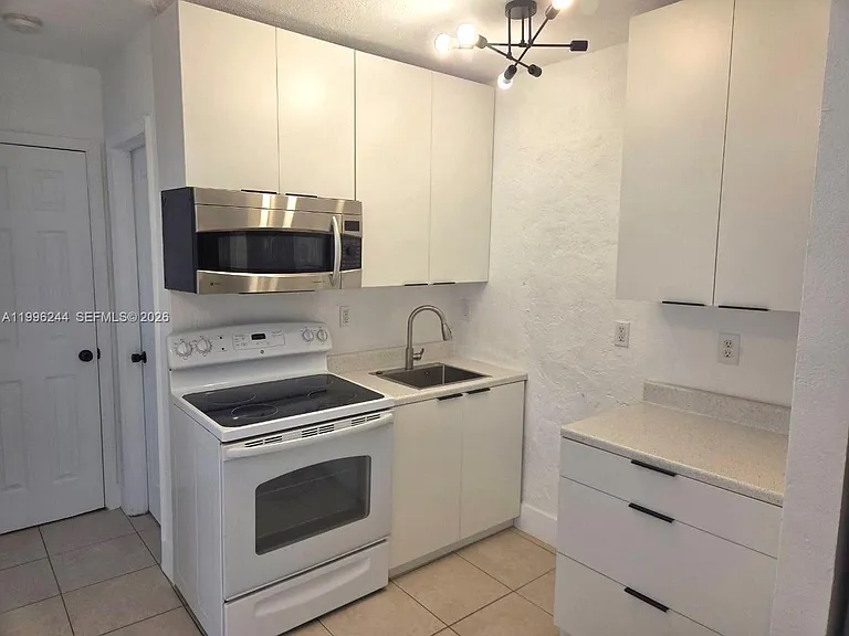 34 SW 6th Ave #4 — Photo 8