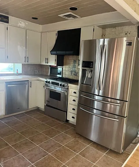 66 Rose Ave — Photo 5