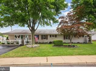 222 Stanford Rd, Fairless Hills, PA 19030