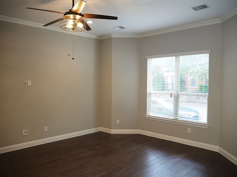 4129 Broadway Ave — Photo 9