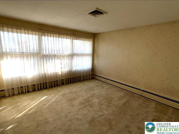 4th image of 407 E Plainfield Ave