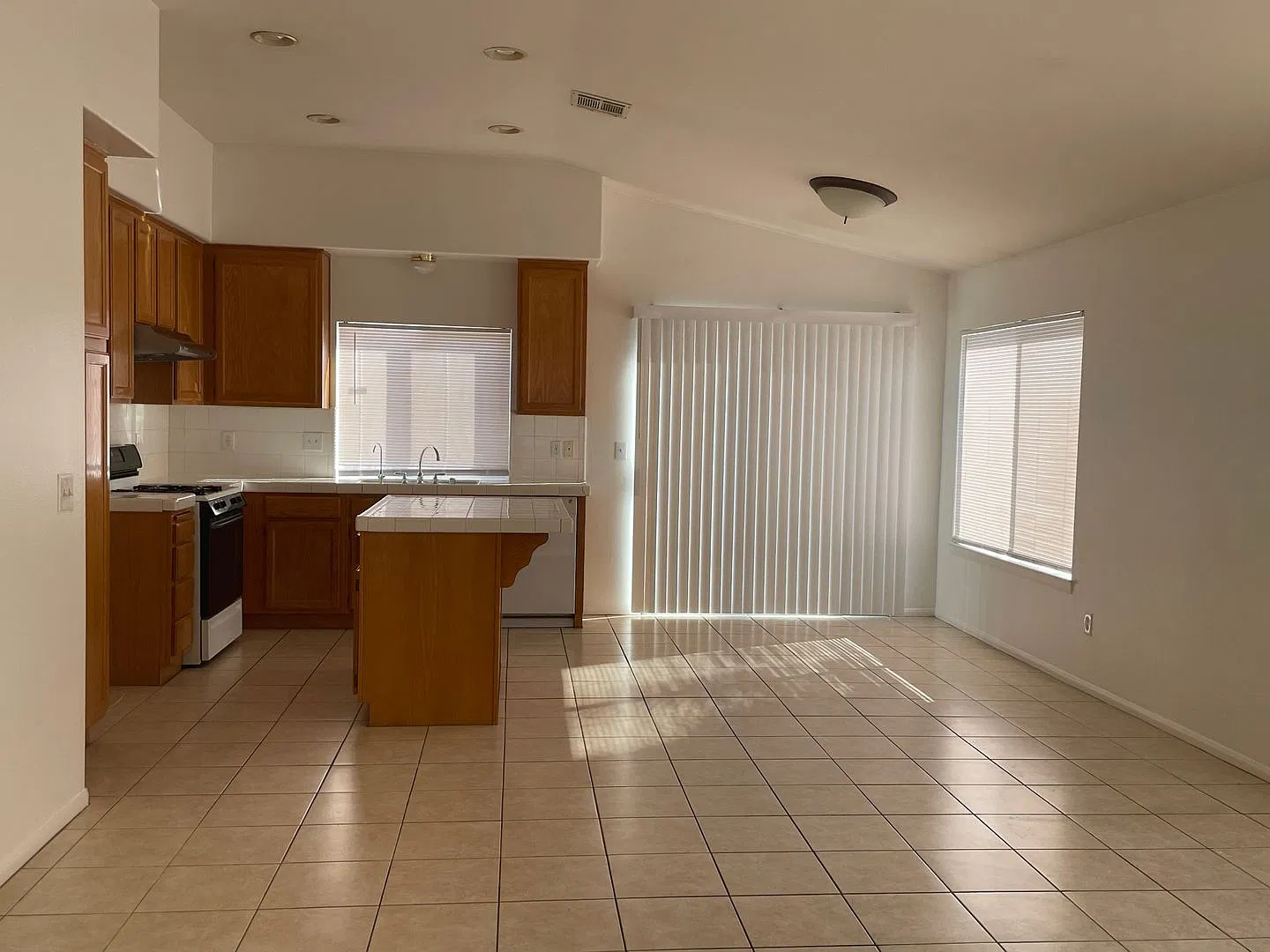 Move -In- Ready — Photo 2