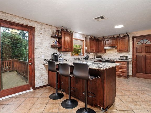 2nd image of 54 Lancaster Rd