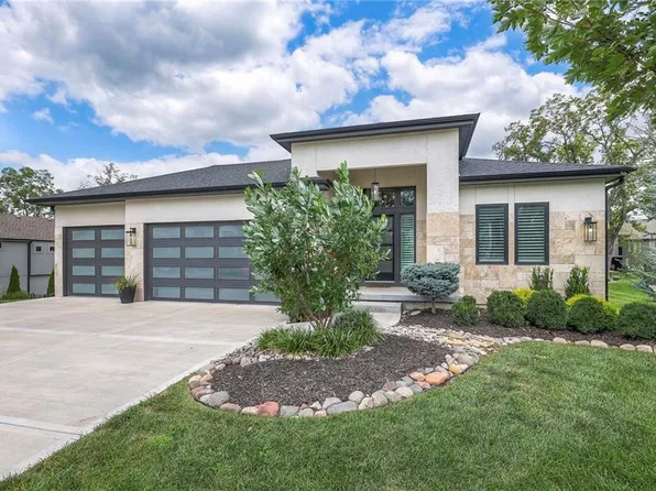 540 Shore Dr, Greenwood, MO 64034