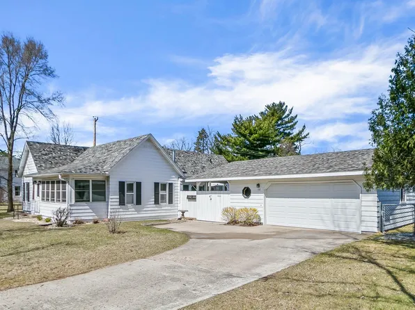 108 W Chestnut St, Pardeeville, WI 53954