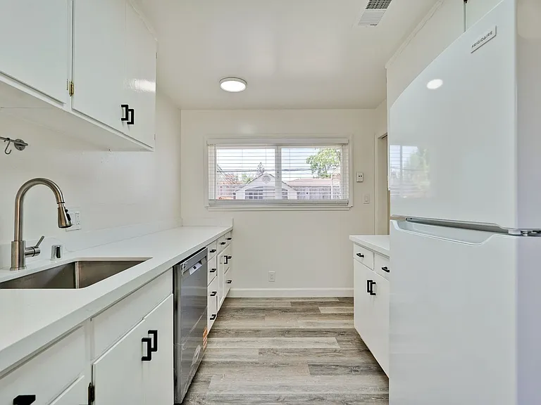 800 W Hacienda Ave — Photo 10