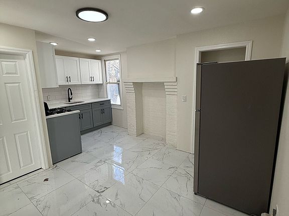 4th image of 44 11th Ave W APT 1