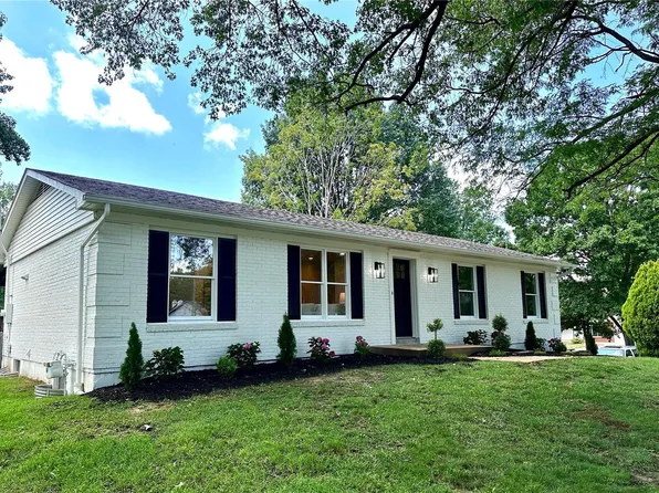 1 Rendina Ct, Ballwin, MO 63011