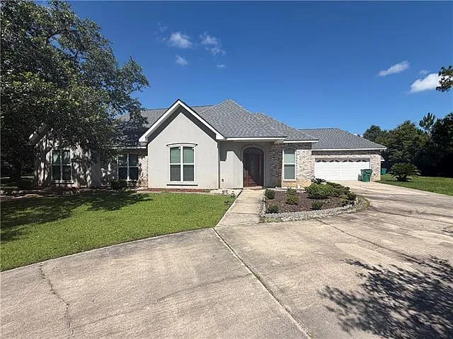 3 bed, 2.5 bath, 2510 sqft, $2,295 — Photo 2