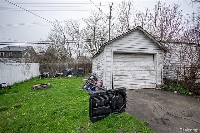 2nd image of 15845 Normandy St
