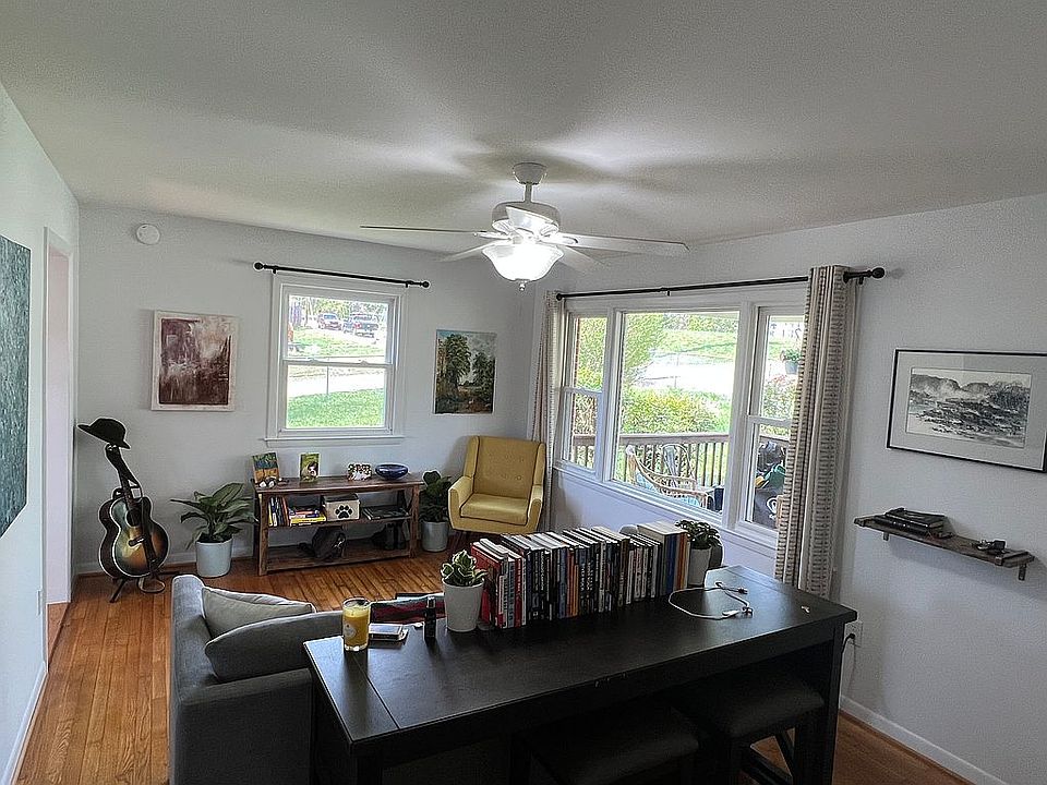 2nd image of 1216 Smith St