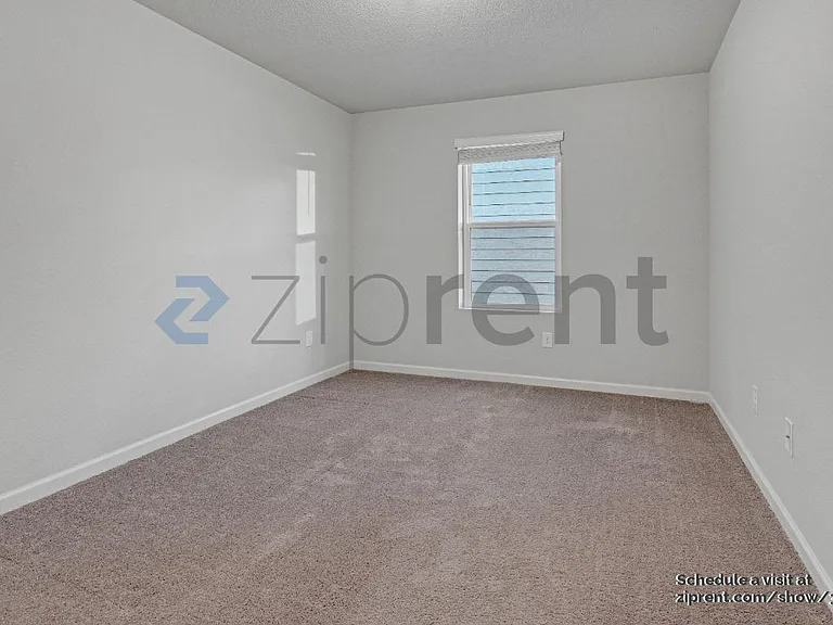 6460 N 89th Ave — Photo 17
