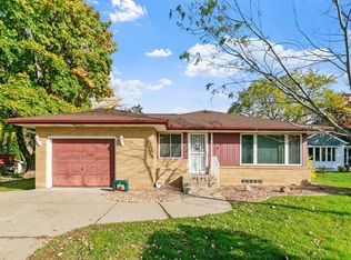 1720 Alta Vista Dr, Roseville, MN 55113