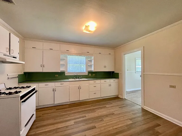 705 Runnels Ave — Photo 4