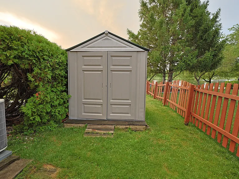 1402 Parkside Dr — Photo 26