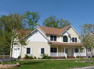 5 Anthony J Morina Dr, Stony Pt, NY 10980