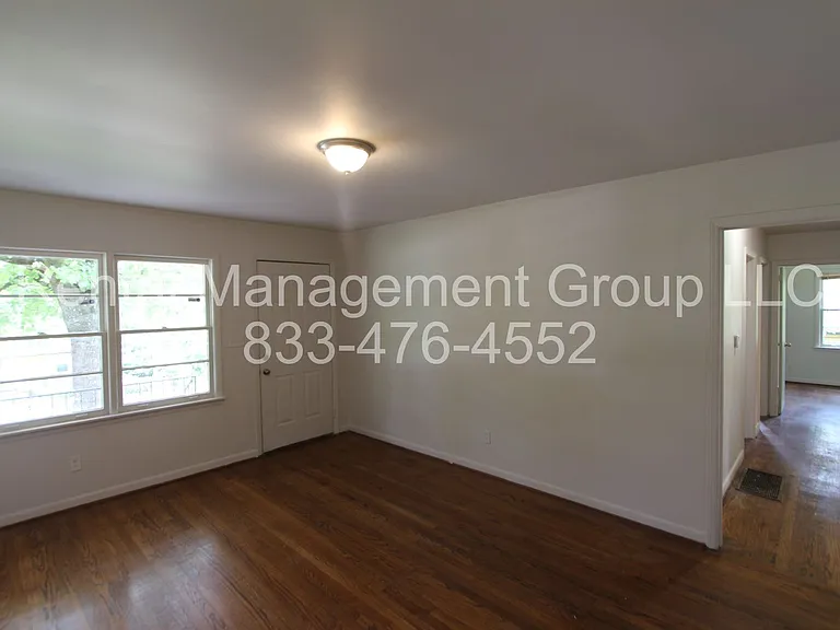 1345 Glenwood St NW — Photo 3