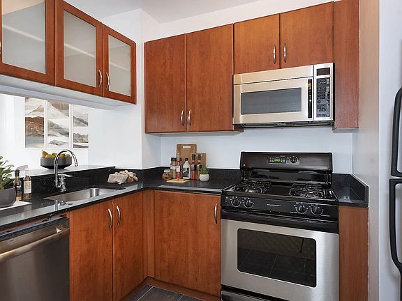 3rd image of 222 E 34th St APT 2425