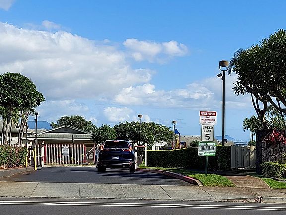 Gated complex of Kulana Knolls in the Royal Kunia neighborhood.