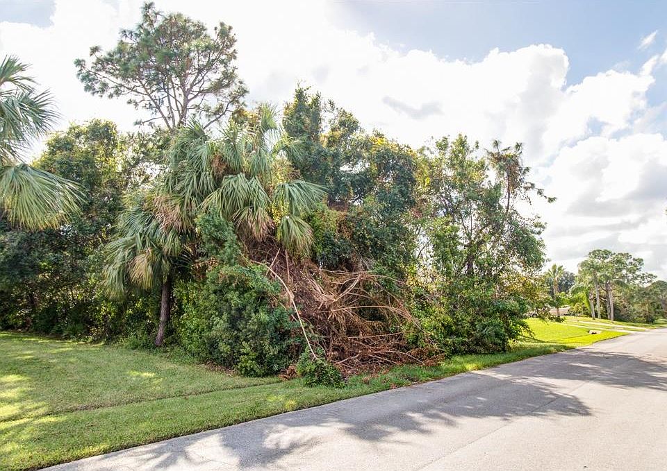 2nd image of 950 Gulfstream Ave