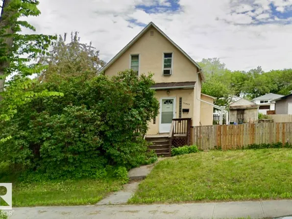 11933 70th St NW, Edmonton, AB T5B 1V1