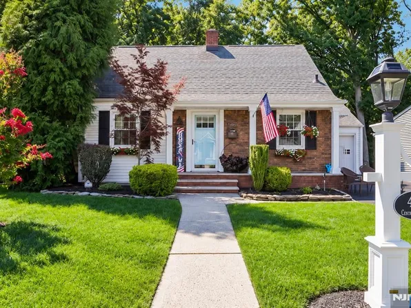 442 Central Park Dr, New Milford, NJ 07646