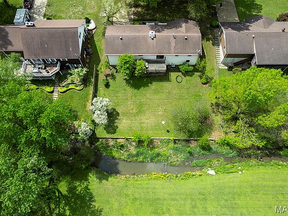 5th image of 302 Cathy Dr