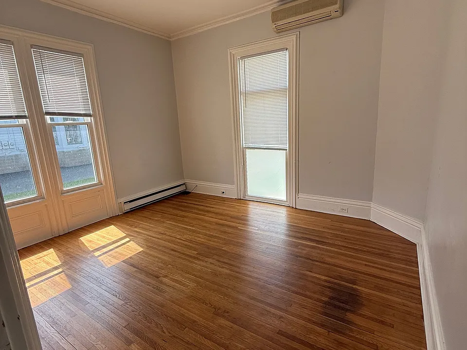 Can be used as a living room or 3rd bedroom