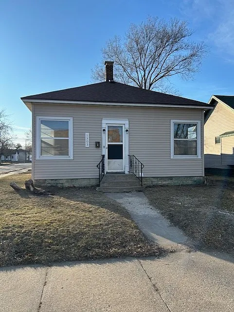 3 bed, 1220 sqft, $1,500 — Photo 1