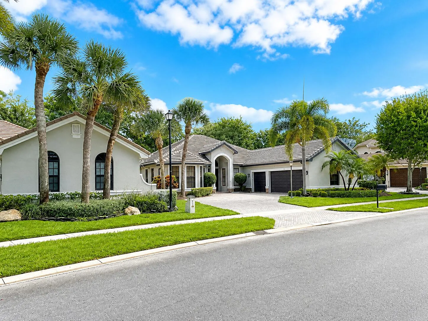 5 bed, 3.0 bath, 3297 sqft, $6,300 — Photo 2