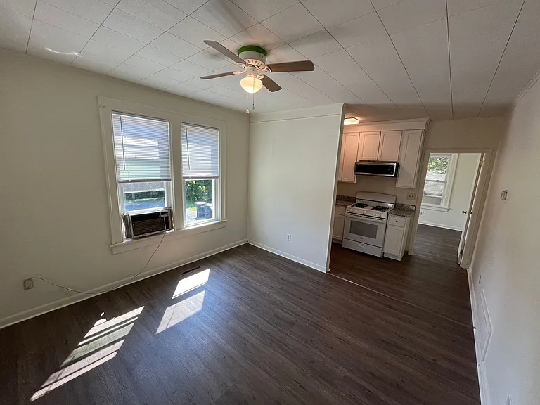 205 S Willow St #B — Photo 6