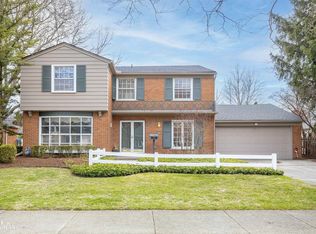 703 Pear Tree Ln, Grosse Pointe Woods, MI 48236